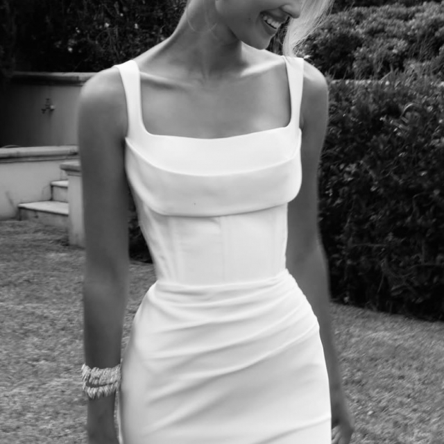 FOR THE BRIDE WHO LOVES TIMELESS DESIGNS ✨ BELAIR by @janehillbridal is just ❤️‍🔥❤️‍🔥 Wie wunderschön kann ein Kleid eigentlich sein? Wir lieben es auf jeden Fall jetzt schon sehr!

Welche Braut bist du? Eher clean und schlicht oder darf es ruhig etwas mehr sein? 🤗

#brautblüte #brautkleid #braut #hochzeit #brautkleider #hochzeitskleid #realwedding #brautmode #weddingdress #janehill #janehillbridal #newcollection