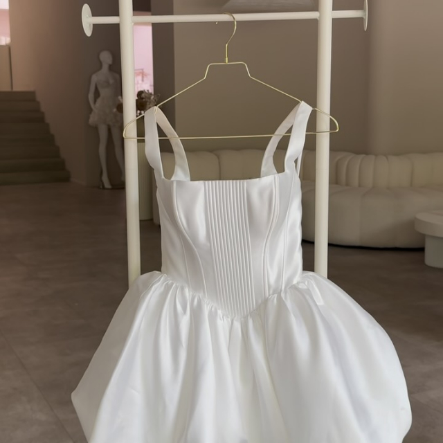 Für welches dieser Standesamtkleider würdest du dich entscheiden? 🥰 1 - 7? ✨

Hier seht ihr eine kleine Auswahl. Wir haben aber natürlich noch viele weitere Kleider 🫶🏼 Vereinbare jetzt gerne einen Termin über unsere Website. Wir freuen uns auf dich! 

#standesamt #braut #brautkleid #brautblüte #bridetobe #standesamt #standesamtkleid #civilwedding