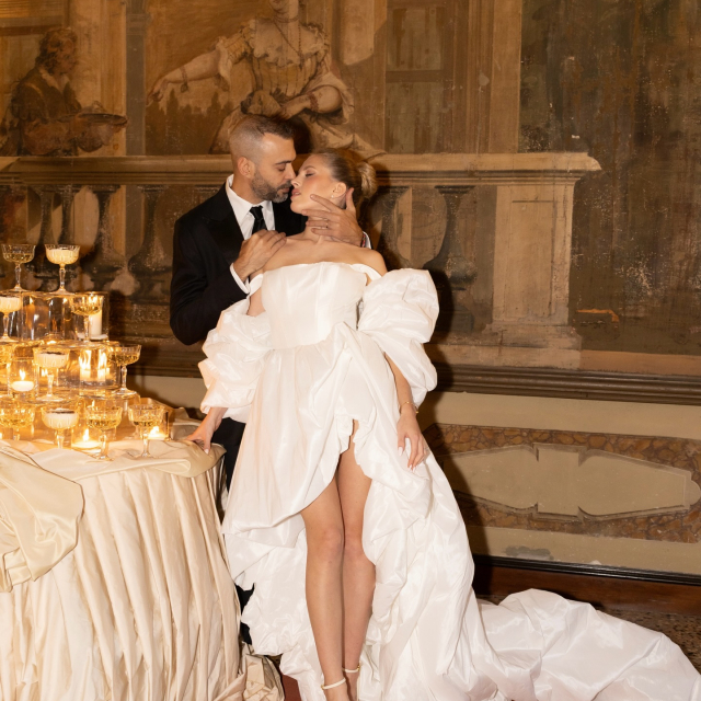 Wow wow wow! Was für ein traumhaftes Shooting in Venedig! Unser Kleid von @millanova sieht einfach aus wie ein Kunstwerk, oder? 🤍🤍🤍

Photo @seker_photography 
Host @tali__photography @workshopsbytali
Planner @lussoevents 
Textiles @creusa_studio
Catering: Mise en place @acquolinacatering.savourvenice
Location: @ca_sagredo_venice
Florist: @centrofiorivenezia
Makeup artist: @laranavarrinimakeup
Hair stylist:@sauro_official 
Tableware: @villeroyboch 
Silverware: @broggi1818
Rentals: @noloparty
Wedding cake: @pasticceriaaltheatro 
Wedding stationery: @pegandco_studio

#brautblüte #styledshooting #venice #weddingphotographers