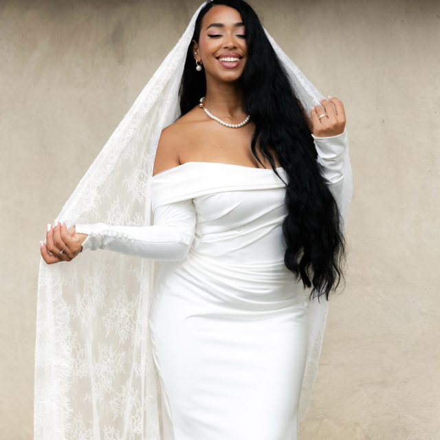 Elayne & Jaoud 🤍

Ein figurbetontes Kleid, das ihre Schönheit perfekt unterstrichen hat und eine Location, die einfach nur ein Traum war ✨ @morrhof 🤍
Manchmal braucht es nicht viel, um alles zu sagen. Wir wünschen euch von Herzen nur das Beste für eure gemeinsame Zukunft! Danke auch an @sanembiyik.photography für die tollen Fotos! 

#realbrides #modernbride #cleanbride #minimalbride #brautkleid #brautmode #bridalinspo #hochzeitsinspiration #weddinglook #bridestyle #brautblüte #realwedding #modernwedding