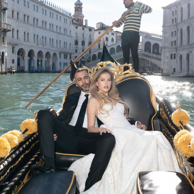 Wir bekommen garnicht genug von diesen wundervollen Fotos! Wer träumt nicht von einer Hochzeit in Venedig? ✨🤍

Photographer - @klassen.weddings
Host - @tali_photography @workshopsbytali
Planner - @lussoevents 
Textiles - @creusa_studio 
Catering & Mise en place - @acquolinacatering.savourvenice
Location - @ca_sagredo_hotel
Location Saturday - @sanclementepalace_venice
Dresses - @brautbluete
Florist - @centrofiorivenezia
Makeup artist - @laranavarrinimakeup
Hair stylist - @sauro_offical
Tableware - @Villeroyboch
Silverware - @broggi1818
Rentals - @noloparty
Wedding cake - @pasticceriaaltheatro
Wedding stationery - @pegandco_studio

#brautblüte #styledshooting #weddings #venedig