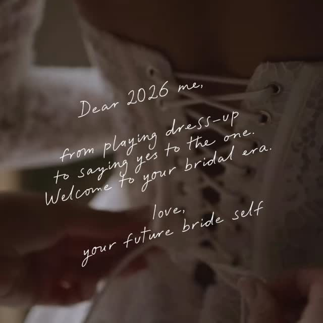 Liebes zukünftige Ich, das ist deine BRIDAL ERA ✨
Die Zeit, von der du geträumt hast, lange bevor du wusstest, wie sie sich anfühlt 🤍

Speicher dir diesen Moment für die Tage, an denen du vergisst, wie besonders diese Zeit ist - oder schick es einer Freundin, die gerade mitten in ihrer Bridal Era steckt ✨

#bridalera #brautinspiration #braut2026 #verlobt #brautblüte