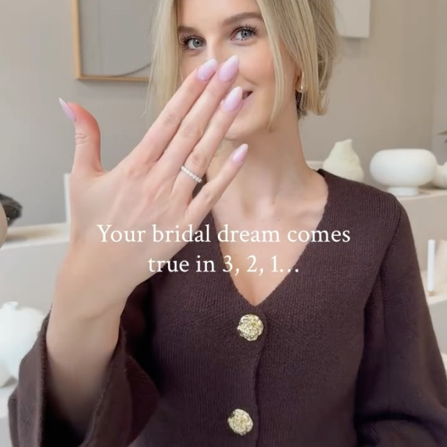 3, 2, 1…🤫 und plötzlich fühlst du dich einfach nur wie die wunderschönste Braut 🥹 Wir lieben diese Transition einfach - ihr auch? 🫶🏼 #inmybridalera 

#brautblüte #bridaldream #realbrides #brautblüte