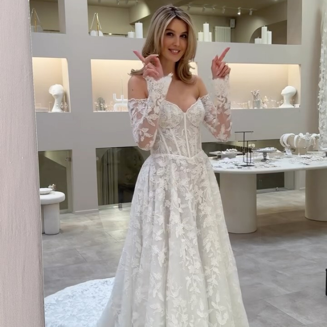 Dresses our brides said YES to last week 🤍

Jedes dieser Brautkleider hat gerade erst seinen perfekten Moment gefunden, ausgewählt von echten 2026 & 2027 Bräuten bei ihrer Anprobe. Von modern & clean bis romantisch & detailverliebt - so unterschiedlich wie unsere Bräute selbst 🫶🏼 Welches wäre dein Favorit? 🤗

BRAUTKLEIDER
BRAUTBLÜTE 
REALBRIDES
WEDDING