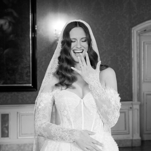 Unsere Kleider by @wona_concept & @imolacy sehen in dieser Location einfach so toll aus. Danke für die Fotos @roxanefijean.photography 🤍 wirklich ein absolutes Traumsetting ✨

Design & Planning: @kerryhowardweddings @damlaoezer.photography
Wedding Planner: @kerryhowardweddings
Furniture & Decoration | Rentals: @verleihunddekoration_wedding
Day Assistant: @just_younique_weddings @pure.weddingandevents
Venue: @schloss_ehreshoven
Flowers: @wildroses_floristin
Bride HMA: @araceliacosta.mua
Guest HMA: @maria_overath_weddings
Cake: @aura.designtorten
Stationary: @anneriemer.design
Smoking & Suits: @xuits_hochzeit
Gowns & Jewellery: @brautbluete
Rings:@zoer.de
Jewelry: @Schmuck.bluete
Fireworks: @pyrotec_cgn
Lace Fabric: @couture.lace

BRAUTBLÜTE
SHOOTING
BRIDE
HOCHZEIT