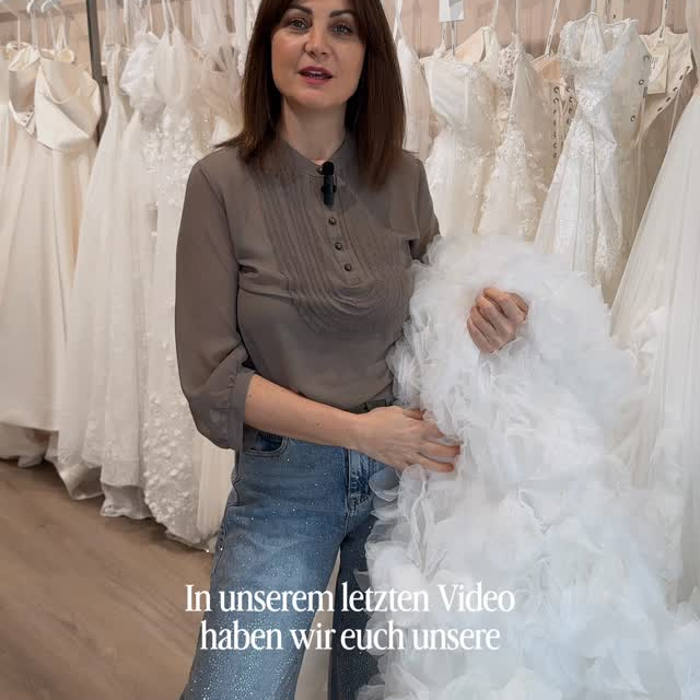 Nach unserem letzten Video haben uns einige von euch gefragt: Bewegen sich eure Kleider nur in dieser Preisklasse? 🤫

Die Antwort ist ganz klar: Nein 🤍

Die meisten unserer Brautkleider liegen zwischen 1.500 und 3.500 Euro und genau in diesem Bereich findest du bei uns eine riesige Auswahl, egal ob in Düsseldorf, Köln oder in unserem Curvy Store in Krefeld.

Und falls du etwas günstiger schauen möchtest: In unserem Outlet in Krefeld haben wir auch Kleider unter 1.000 Euro, sogar direkt zum Mitnehmen ✨ #brautkleidsale 

BRAUT
BRAUTKLEID
BRIDE
BRIDETOBE