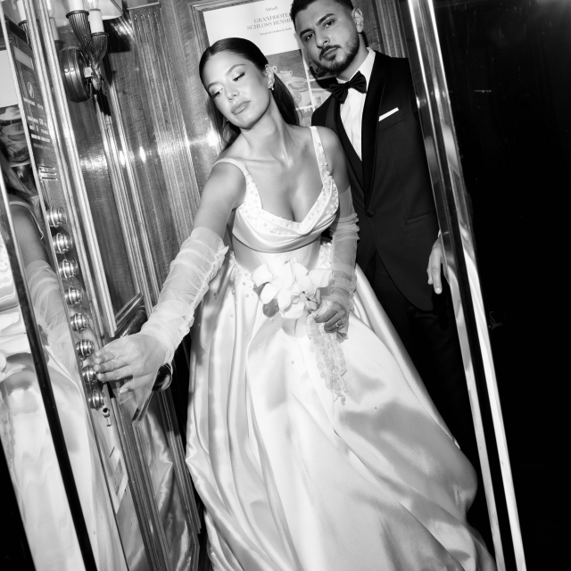 Sila & Emre 🤍

Sila hat sich für ein wunderschönes Brautkleid von @millanova entschieden, eine elegante A-Linie mit besonderen Perlendetails. Und ehrlich…sie sah einfach wunderschön aus, oder? 🥲

Liebe Sila, lieber Emre, danke, dass wir euch auf einem kleinen Teil eurer Reise begleiten durften 🤍 Wir wünschen euch von Herzen alles Liebe für eure gemeinsame Zukunft ✨

Bride: @silayir_ 
Photo: @burcuesinphotography 

BRAUTKLEID 
MILLANOVA
BRAUTBLÜTE
WEDDING