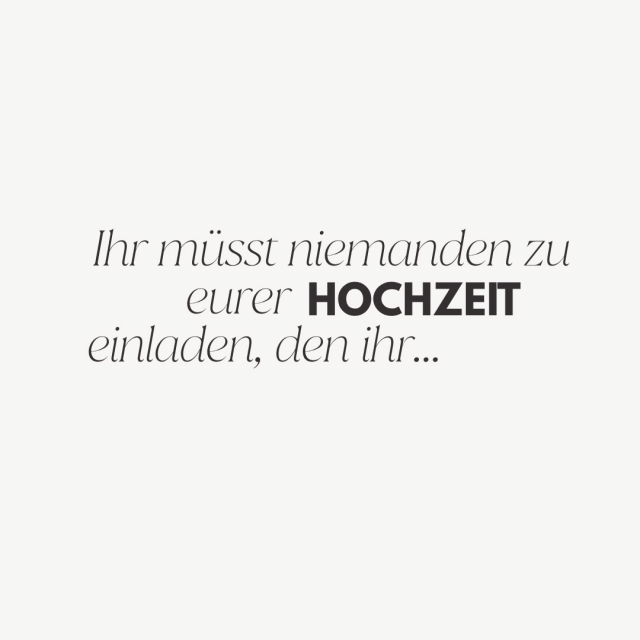 Gästeliste = Stresslevel? 🤍 Fühlt euch mal ganz fest gedrückt, wenn ihr gerade an diesem Punkt der Planung steht. Wir erleben es so oft: Eigentlich sollte die Hochzeitsplanung voller Vorfreude sein. Aber plötzlich sitzt man da, weil man das Gefühl hat, es allen recht machen zu müssen. „Aber Tante Emma war damals auch so nett“ oder „Man lädt Kollege XY eben ein, weil er im Team sitzt“.

Aber bitte vergesst dabei nicht, dass es um EUCH geht und ihr am Ende glücklich sein müsst mit eurer Entscheidung 🤍 Deswegen hier unser kleiner Reminder ✨

BRAUT
GÄSTELISTE
QUOTES