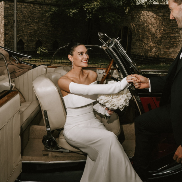 Dorothee & Tobias 🤍

Eine Hochzeit im Stil von Urban Editorial…modern, cool und gleichzeitig unglaublich elegant! Dorothee wusste genau, was sie wollte: Ein figurbetontes Kleid, das ihre Persönlichkeit widerspiegelt. Und genau das hat sie gefunden. Ein Look, der so perfekt zu ihr gepasst hat und in dem sie einfach wunderschön aussah 🥹🫶🏼

Liebe Dorothee, lieber Tobias, wir wünschen euch von Herzen alles Liebe für eure gemeinsame Zukunft und bedanken uns, dass wir euch ein Stück auf eurem Weg begleiten durften 🤍

Bride: @dorokristin 
Photo: @huwig.photography 
Location: @rosenbar_sb 
Dress: @pronovias Rusty

BRIDE
WEDDING
HOCHZEIT
LOVE