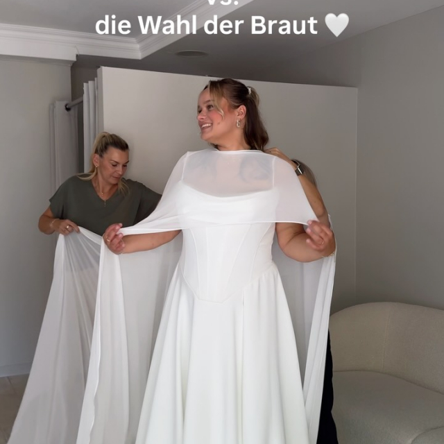 Team Braut vs. die Wahl der Gruppe ✨ Welcher Look aus unserem Reel war spontan dein persönlicher Favorit? (1, 2, 3, 4 oder 5?) Tell us 🫶🏼☺️ #bridalsquad 

1. @enzoani 
2. @millanova 
3. @missstellayork 
4. @missstellayork 
5. @millanova