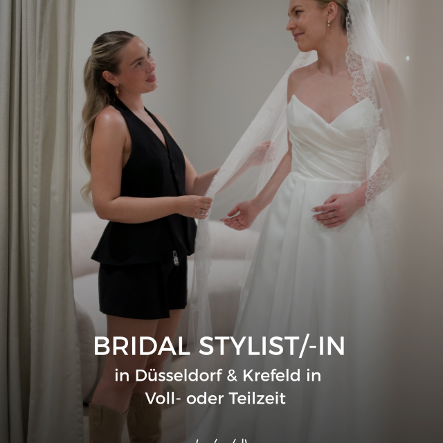 HELLO FUTURE WORK COLLEAGUE 🤍

Du liebst Brautmode, Mode und diese ganz besonderen „YES!“-Momente? Dann könnte das hier genau für dich sein. Wir suchen Verstärkung als Bridal Stylist/-in (m/w/d) in Voll- oder Teilzeit für unsere Stores in Düsseldorf & Krefeld. 

✨ Was dich bei uns erwartet? ✨

Ein junges, herzliches Team, viel Raum für eigene Ideen, eine besondere Wohlfühlatmosphäre und vor allem: ganz viele echte Brautmomente 🤍🥹

Alle Infos zu Aufgaben, Voraussetzungen und Benefits findest du auch nochmal auf unserer Website. #jobs