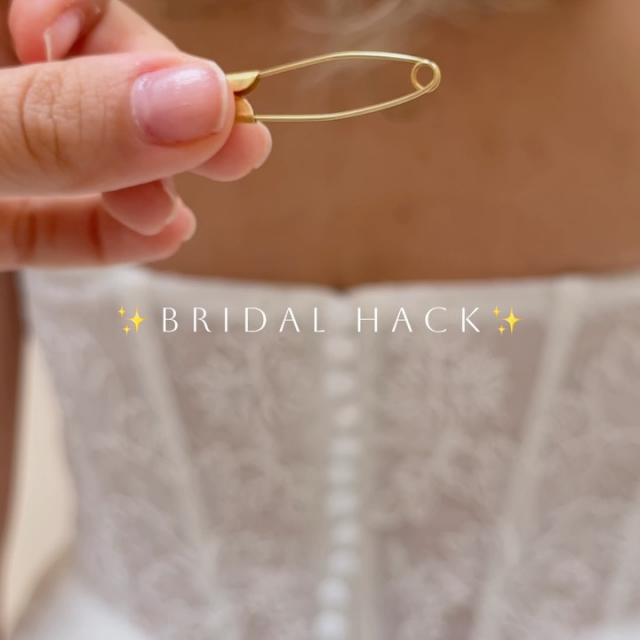 Der einfachste Trick für deinen Hochzeitsmorgen 🤍 Schick das direkt deiner Trauzeugin, damit sie an deinem großen Tag Bescheid weiß! #gettingready #wifetobe