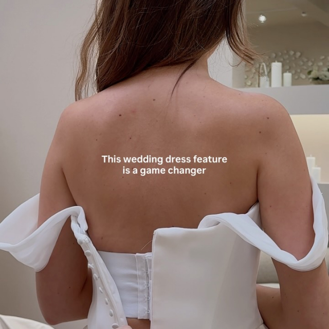 Ein eingenähter BH im Brautkleid verändert einfach alles. Du hast maximalen Halt und kannst deinen Tag völlig unbeschwert genießen. Einige unserer Kleider wie dieses hier von @serenebymadilane bringen dieses Feature schon von Haus aus mit und für alle anderen lässt es sich oft einfach beim Ändern einnähen 🤫🤍