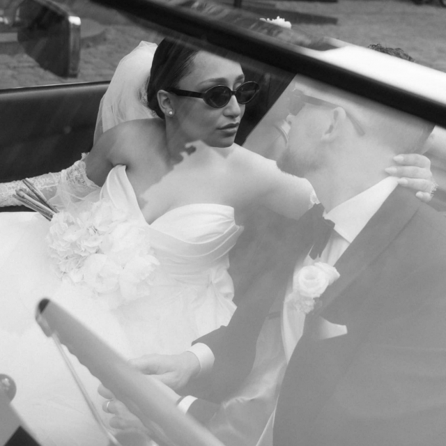 Filippa Teresa & Matthäus 🤍

Eine Hochzeit voller Eleganz, Emotionen und einer richtig guten Party…ganz im Zeichen von Black & White. ✨ Von der kirchlichen Trauung in der Jesuitenkirche in Heidelberg bis zur Feier auf dem Hohen Darsberg war jedes Detail clean, modern und mit ganz viel Liebe geplant.

Und dann ist da noch Filippas ganz besondere Brautkleid-Geschichte. Das Kleid, das am Ende ihres wurde, war tatsächlich das allererste Brautkleid, das sie jemals anprobiert hat und eigentlich sollte es nur ihr „Nein-Kleid“ sein. 🥹 Minimalistisch, elegant und mit genau dem besonderen Twist, den sie gesucht hat. Von Herzen alles Liebe für eure gemeinsame Zukunft und danke euch, dass wir ein Teil eurer Geschichte sein durften✨🥹

Photo: @mona_und_reiner
Location: @hoher_darsberg
Wedding Planning: @authentic.k_wedding
Hair & Make-up: @lukas.k_hairstylist_makeup
Saxophon: @trevanforever
Videography: @mona_und_reiner
Content Creation: @nikkikessler.fotografie
Dress, Gloves & Veil: @abellabride @hales.atelier
Groom’s Suit: @sonsofsavilerow
Cake: @simplysukkara
DJ: @dj_dr.bo_officialemente
Food & Beverage: @floswineanddine
Singer: @katiabelley
Bomboniere: @doris_bomboniere_varese
Pre-Wedding Shooting: @mona_und_reiner
Personalization & Décor: @renatefreyweddings