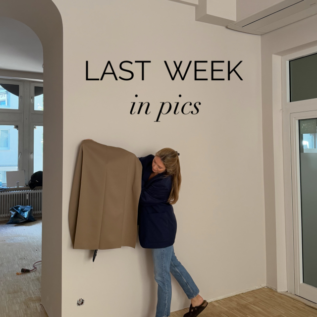 WEEKLY RECAP 🤍
01–04
Diese Woche stand ganz im Zeichen von Design, Farben & Ästhetik. Unser 1. OG in Düsseldorf nimmt immer mehr Form an – gefühlt 10.000 Farbnuancen für Vorhänge, Umkleiden und Durchgänge inklusive.
05
Auch das Parkett oben bekommt ein Update. Neue Farblackierung, viele Meinungen und ordentlich Diskussionspotenzial im Team.
06–07
NYC is calling. Jenna steckt mitten in der Planung für die New York Bridal Fashion Week. Couture Designer, besondere Showrooms und coole Hotspots stehen für die Mädels auf dem Programm.
Ein kleiner Throwback: Seit 2017 ist Jenna immer wieder in New York unterwegs, um die neuesten Bridal Trends aufzuspüren.
08
Lange gewartet – endlich da. Dieses wunderschöne Milla Nova Kleid ist jetzt auch in unserer Curvy Collection eingezogen.
09–10
Düsseldorf füllt sich. Immer mehr neue Ware trifft ein und wir können es kaum erwarten, all die Pakete auszupacken.
#brautblüte #weeklyrecap #bridalfashion #bridaltrends #newyorkbridalfashionweek