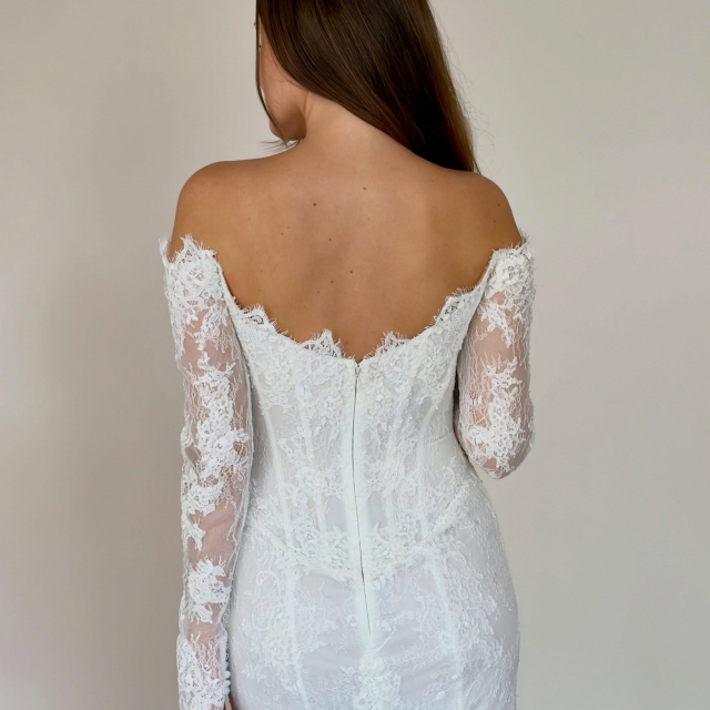 New Arrival in Düsseldorf 🤍 Meet DUBLIN ✨

Wir sind verliebt in diesen Neuzugang aus der Brautblüte Selection! Das Modell DUBLIN von RHEA ist absolute Perfektion für alle Bräute, die sich nach edler Romantik und moderner Elegance sehnen 🤍

Komplett aus Spitze gefertigt, figurbetont geschnitten und mit traumhaften Ärmeln. Wie gefällt dir der Look? Let us know in the comments! ☺️