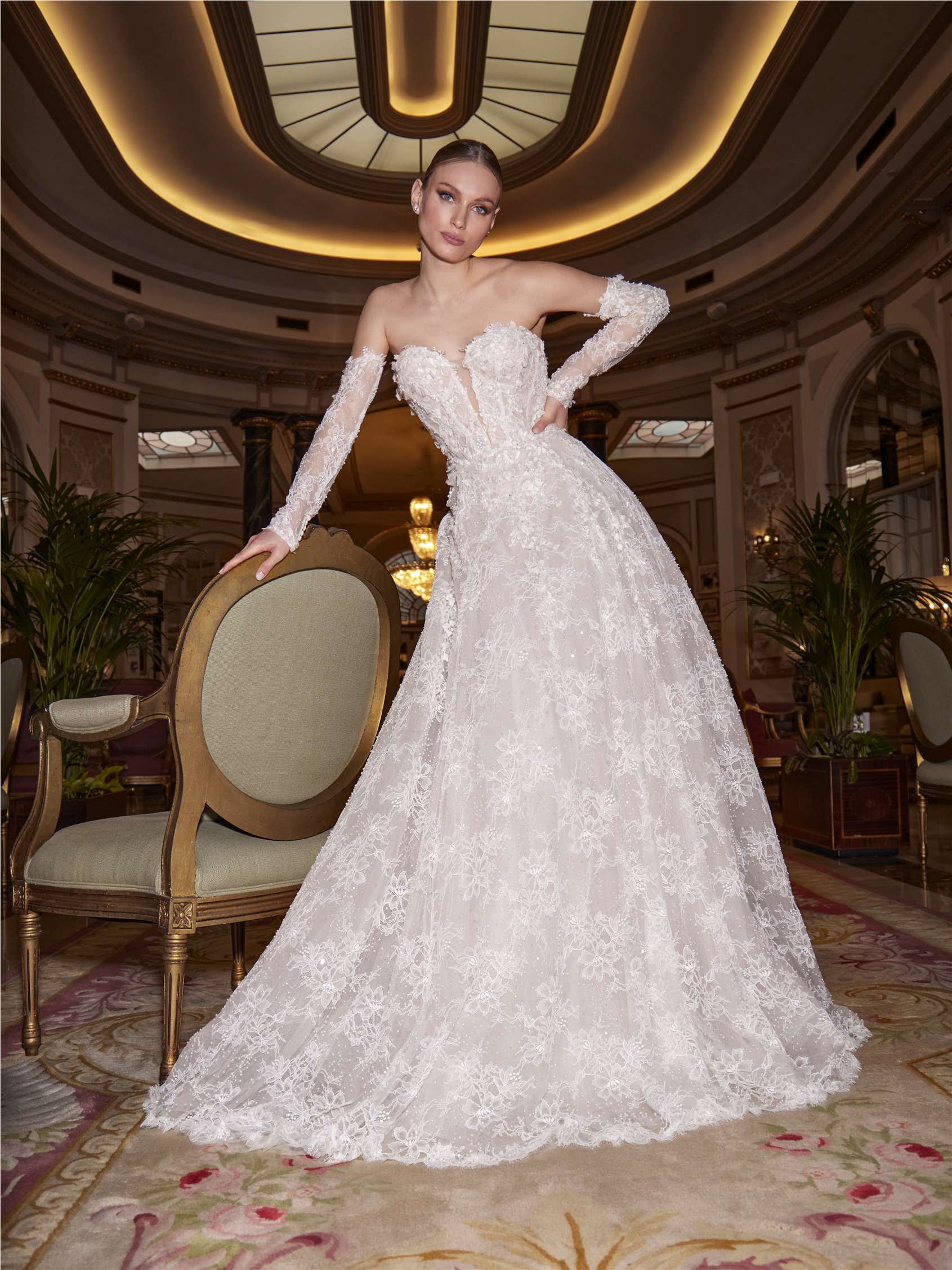 В ТЦ «Мандарин Плаза» открылся первый бутик Novias от мирового лидера свадебной моды Pronovias