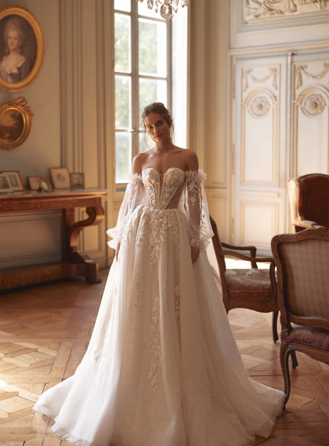 687fb02873b939e97b6fec10 Lauren 1